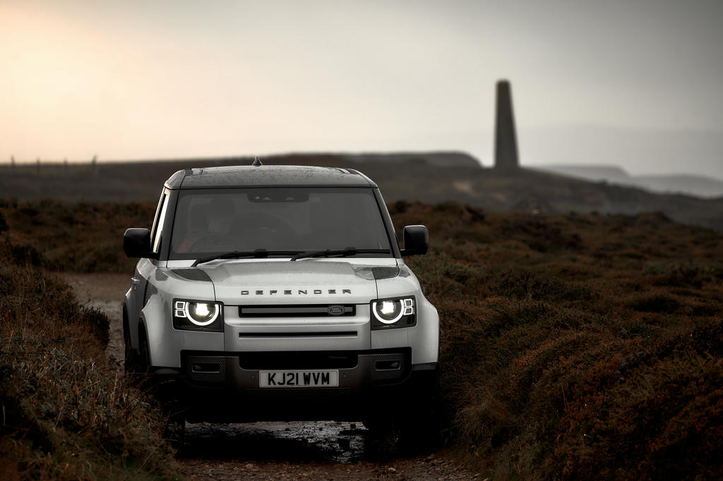 Ladn Rover Defender on the cliffs near Porthtowan, Cornwall